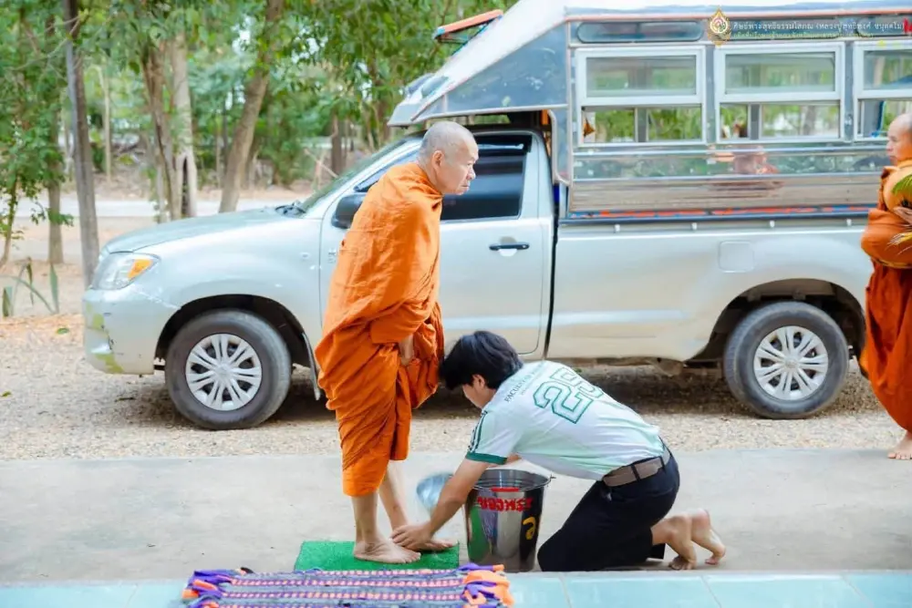 หนุ่มนิสิตเภสัชฯ ปี 3 ชีวิตสุดลำบาก อาศัยวัดนอน สู้จนได้เรียน