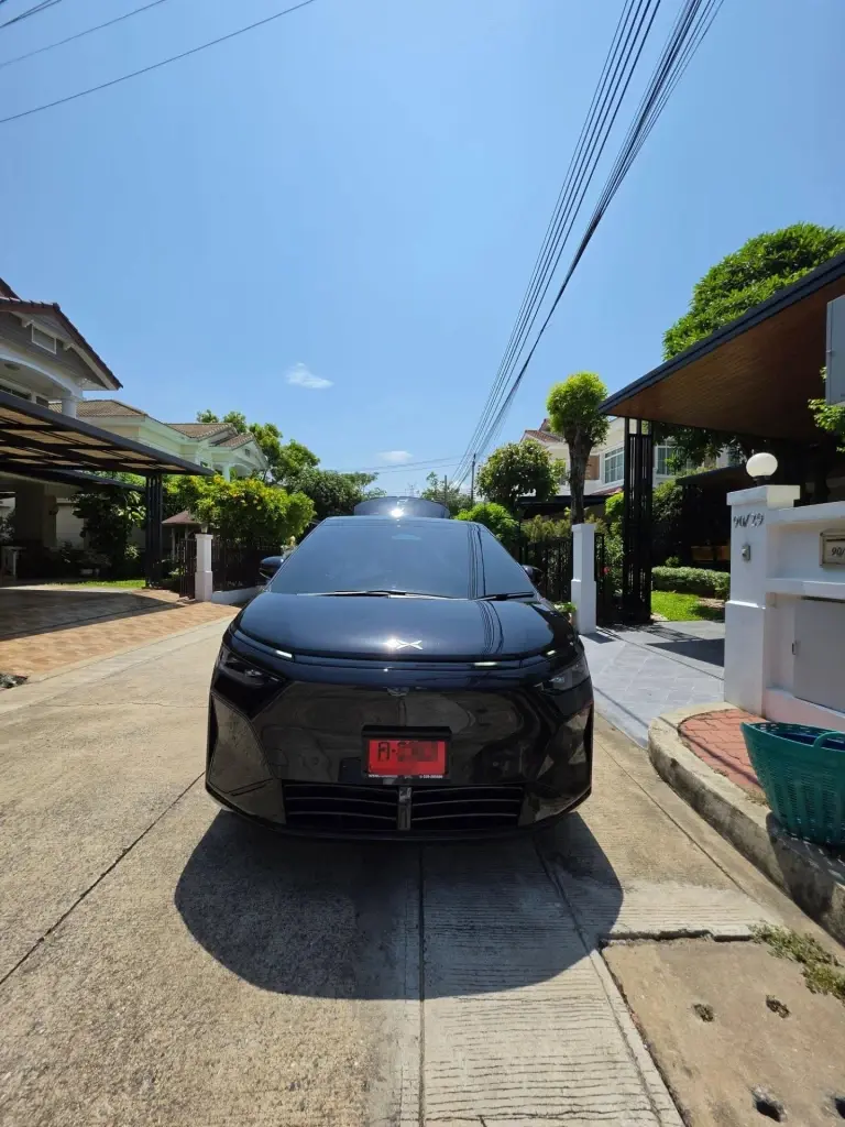 "เอ็ม บุษราคัม" อวดรถหรูสามีเปย์รับ-ส่งลูก   แห่ส่องเลขทะเบียน 