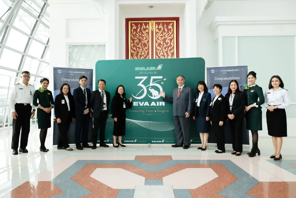 ผู้แทน AOT พร้อม รองผู้ว่าฯ ททท. ต้อนรับผู้โดยสารร่วมกับผู้บริหารของ EVA Air