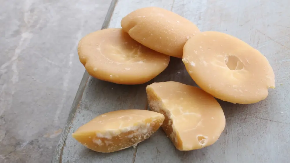 ไขข้อข้องใจ! "น้ำตาลปี๊บ" ทำมาจากอะไร? เผยเคล็ดลับความหวาน 