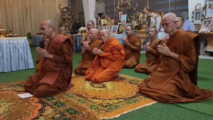 ส่องเลขมหามงคลเกจิดัง "หลวงพ่อเล็ก" ละสังขารในท่านั่งสมาธิ