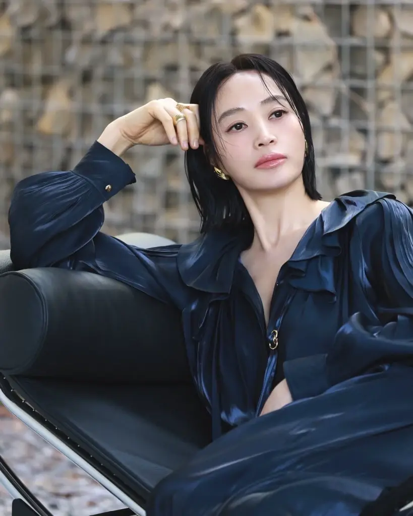 ลุคนี้สวยลืมอายุ  "คิมฮเยซู"   ภาพล่าสุด วัย 56 ปี แทบไม่เชื่อสายตา