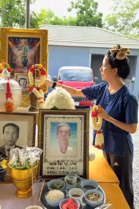 จ๊ะ นงผณี ทำบุญ 100 วัน คุณพ่อประดิษฐ์ แห่โฟกัส เลขนิมนต์พระ - เลขธูป