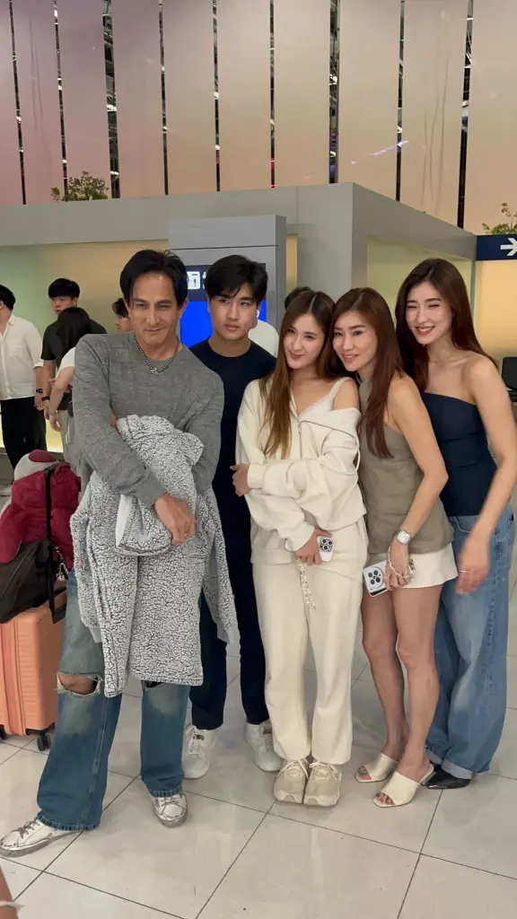 80 ปีที่แสนอบอุ่น แท็กทีมลูกหลานตระกูลทองเจือ  ร่วมงานคุณย่า