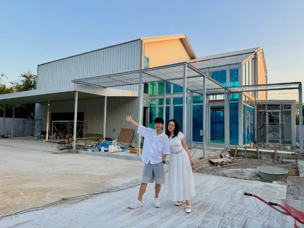 สร้างจากน้ำพักน้ำแรง! "แก้มบุ๋ม-พีท" เผยโฉมบ้านสองชั้นหลังงาม