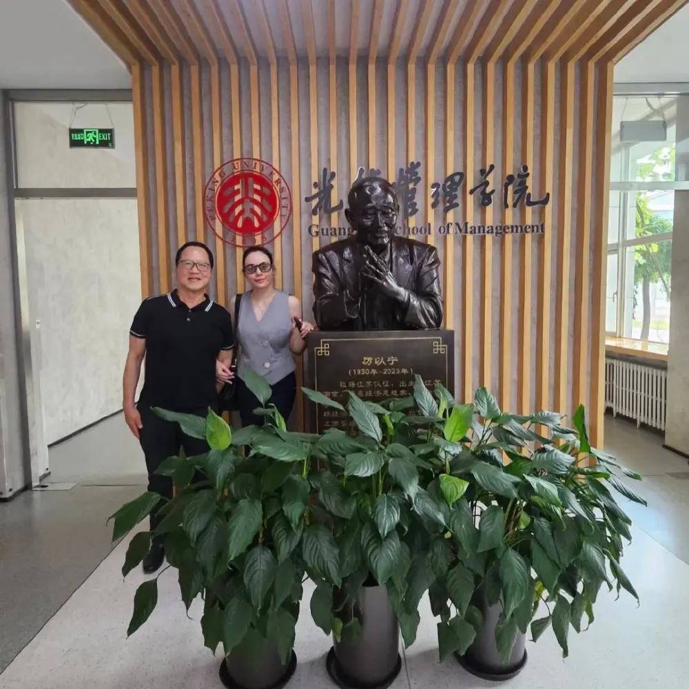 "ตั๊ก บงกช" พาลูกชาย   บินดูมหาวิทยาลัยปักกิ่ง ลุยเรียนภาษา