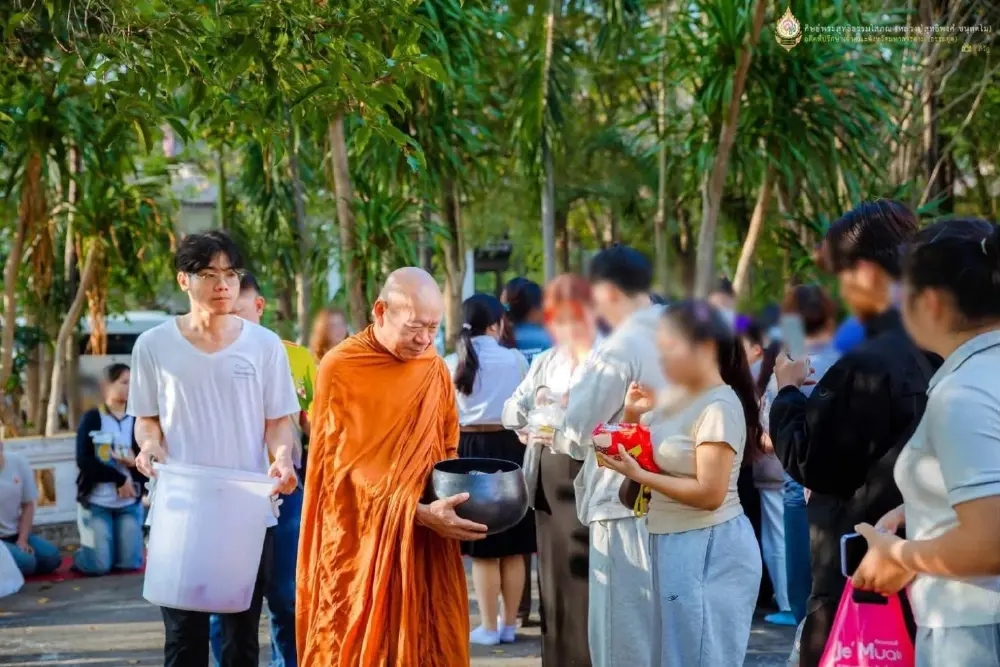 หนุ่มนิสิตเภสัชฯ ปี 3 ชีวิตสุดลำบาก อาศัยวัดนอน สู้จนได้เรียน