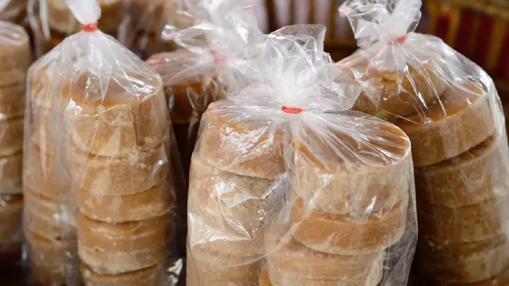 ไขข้อข้องใจ! "น้ำตาลปี๊บ" ทำมาจากอะไร? เผยเคล็ดลับความหวาน 