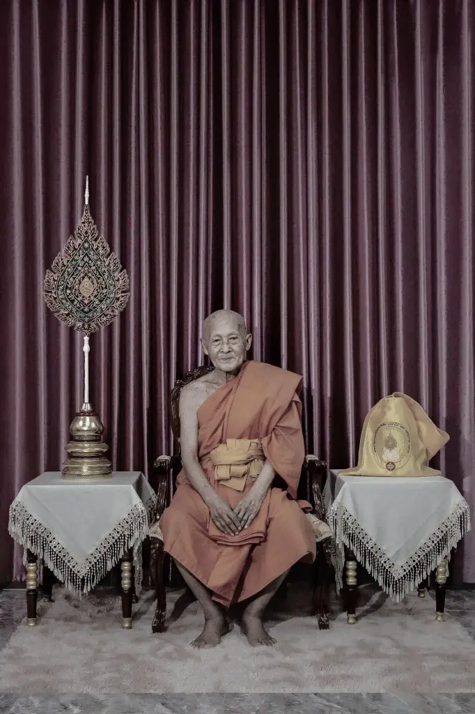ทะเบียนรถเคลื่อนสรีระ หลวงพ่อชอุ้ม เกจิดังปากน้ำโพ ตรงเลขอายุมงคล