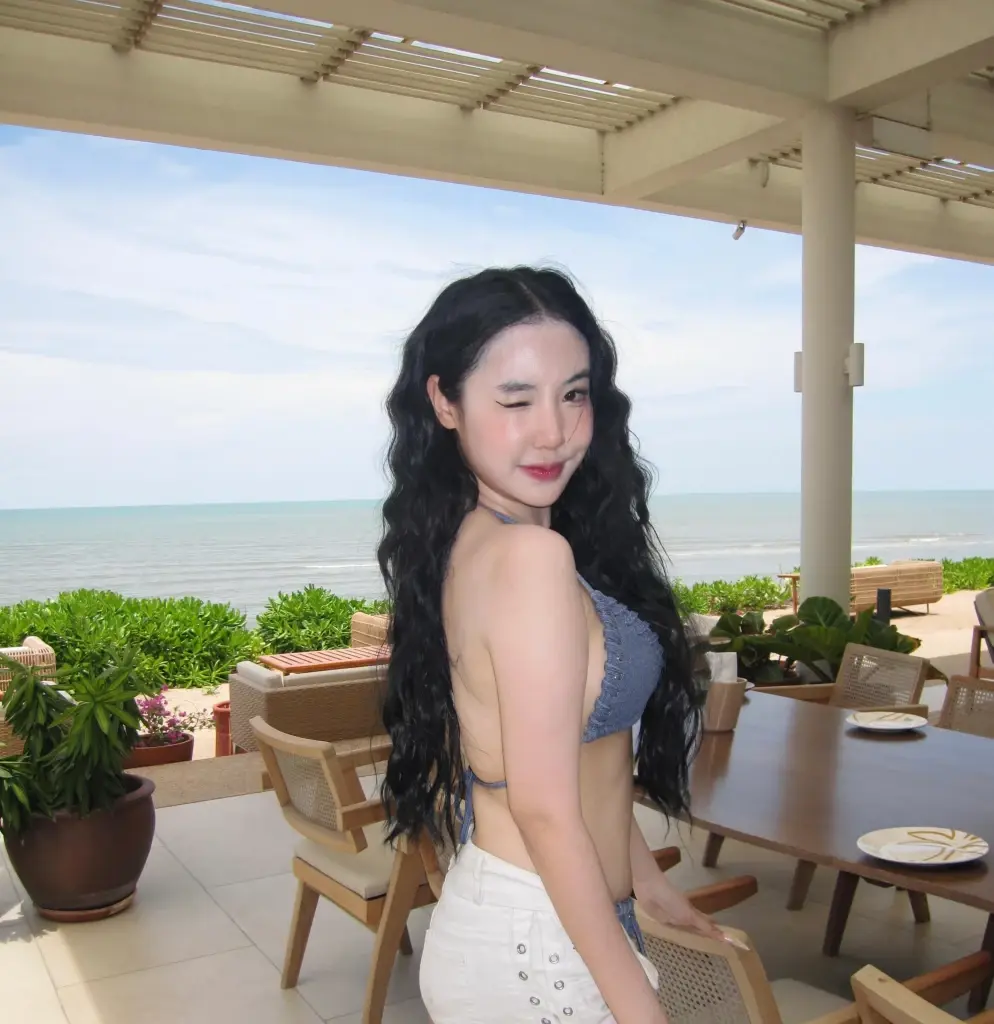 "พลอย" ลูกสาวเท่ง เถิดเทิง ปล่อยช็อตเด็ดนุ่งบิกินี่อวดหุ่นสับ
