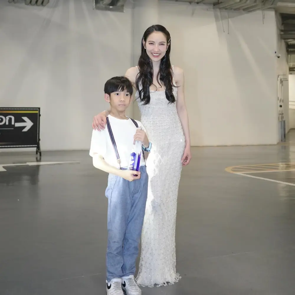 สเตปเทพสุดเท่ ลูกชายโชว์แดนซ์  ลุคนี้หล่อใจสั่นจนแม่ต้านไม่ไหว