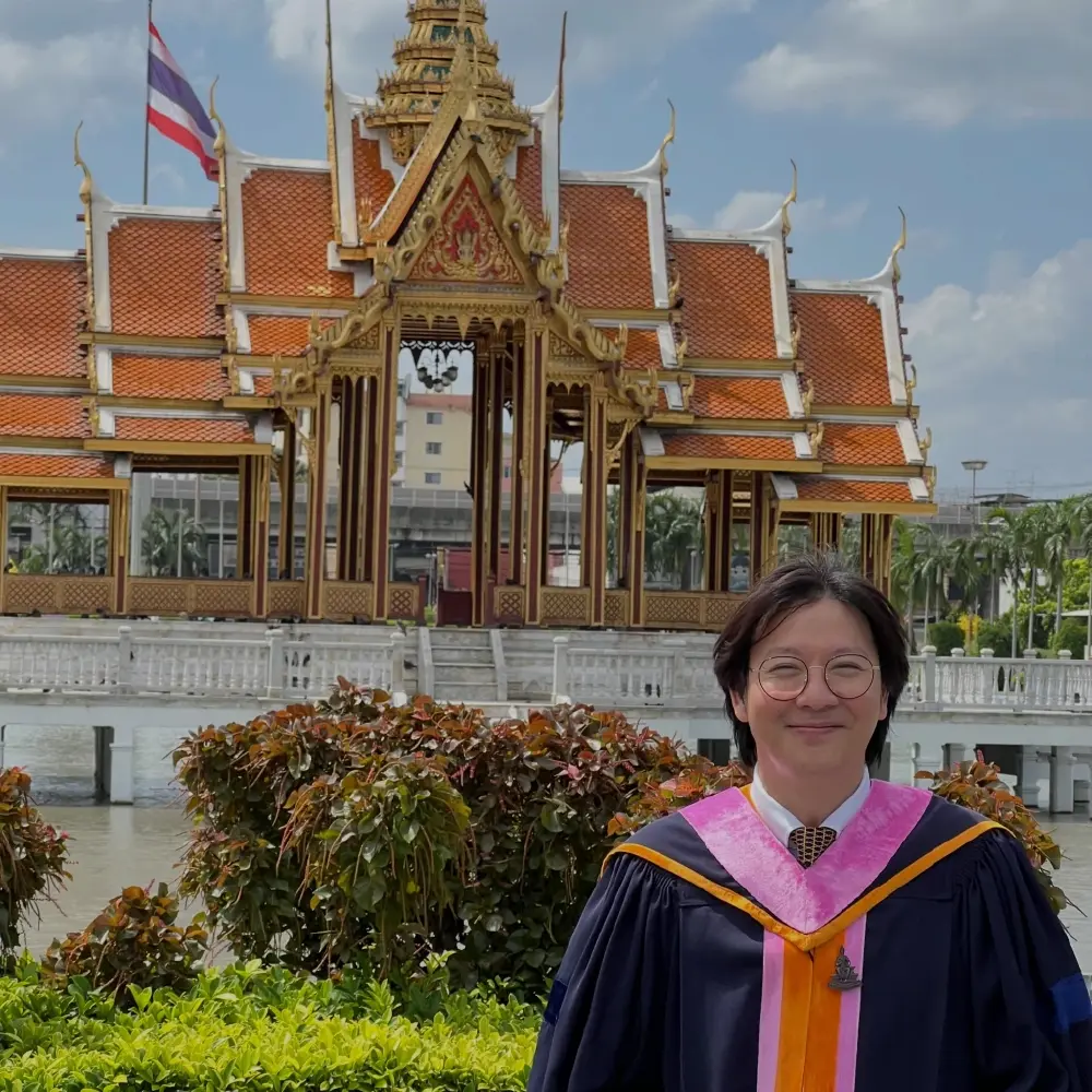 "เกลือ กิตติ" คว้าปริญญาใบที่ 2 ในวัย 43 ปี เฉียดเกียรตินิยมอันดับ 1