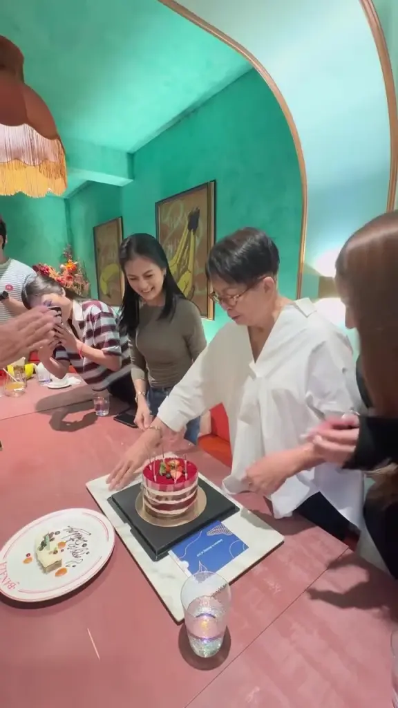 80 ปีที่แสนอบอุ่น แท็กทีมลูกหลานตระกูลทองเจือ  ร่วมงานคุณย่า