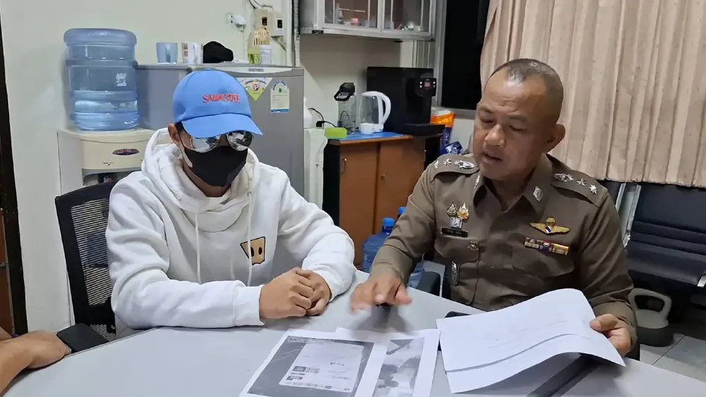 โผล่แล้ว ไรเดอร์ผู้ส่งพัสดุให้แอร์สาวไทย เปิดชื่อผู้รับบนกล่อง