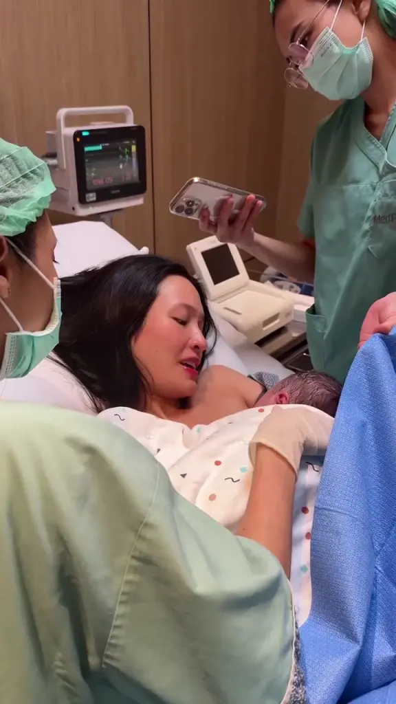 สุขล้นหัวใจ  "แม่อูน-พ่อแพ็ค"  เผยความรู้สึกวันคลอด  ลูกชายคนแรก
