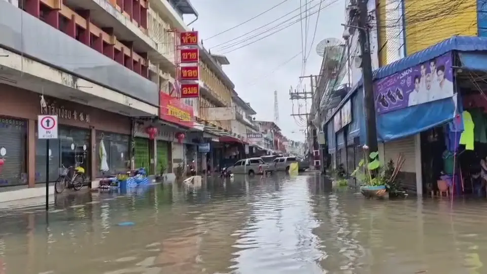 หนักสุดรอบ 30 ปี! นครพนมจมบาดาล ฝนถล่ม 107 มม. ท่วมย่านเศรษฐกิจ