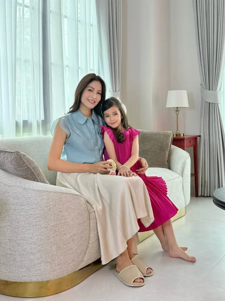 ลูกสาว "กวาง ฟ้ารุ่ง" สวยปังเป็นไวรัล แฟนคลับเชียร์เดินตามรอยแม่