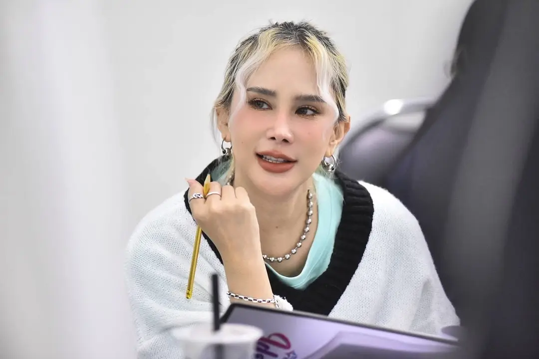 อดีตนางแบบดังยุค 90 อัปเดตลุคปัจจุบัน วัย 51 ยังเป๊ะไม่เปลี่ยน