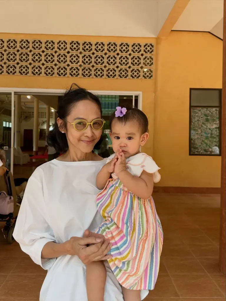  คุณย่านก รัชนก เผยภาพสุดอบอุ่นคู่ หลานสาวตัวน้อยสุดจิ้มลิ้ม