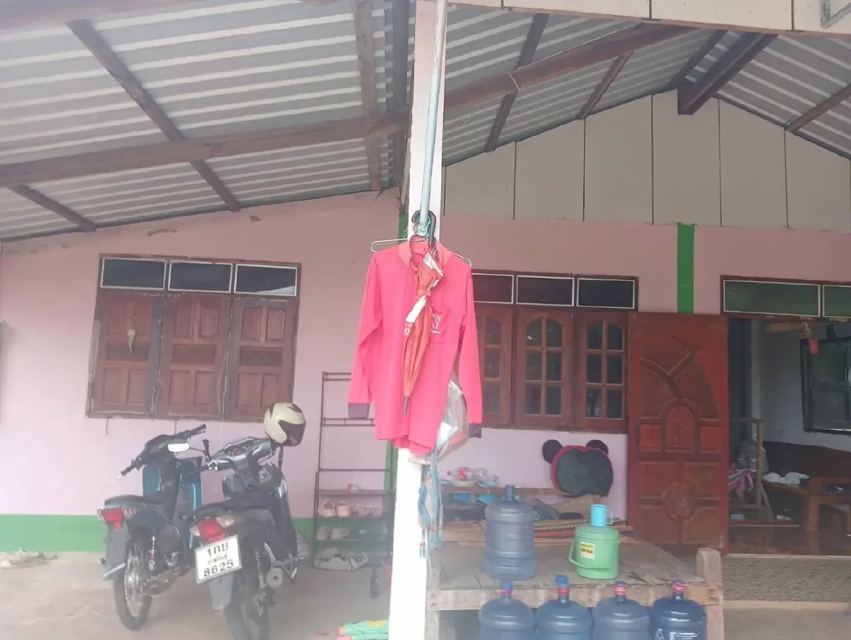 ชาวบ้านกาฬสินธุ์ แขวนผ้าแดงหน้าบ้าน ผวา ผีแม่ม่ายคร่าชีวิต