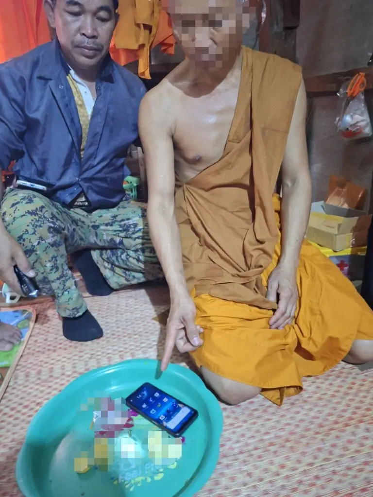 ผ้าเหลืองบังหน้า บุกรวบพระฉี่ม่วง ยึดยาบ้าคากุฏิ