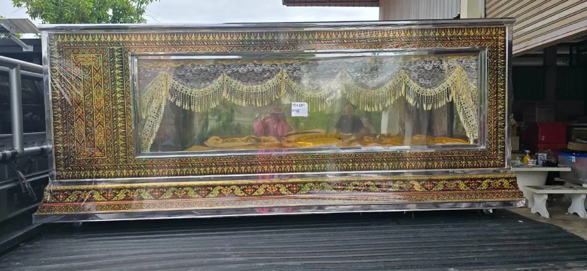 เปิดภาพโลงแก้ว "หลวงปู่จื่อ" ก่อนสะดุดตาเลขบนกระดาษที่แปะมา
