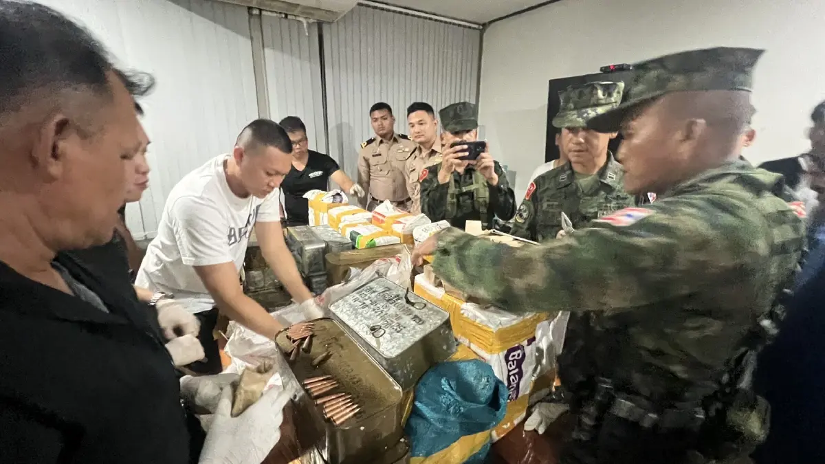 สกัดคลังอาวุธ! ไล่ล่าสปีดโบ๊ทตราด ยึดอาก้า-กระสุน 2 หมื่นนัด