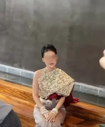 สาวใหญ่ลูกครึ่งไทย ปรี่ปกป้อง ชุดไทยจักรี หลังเห็นนางแบบกัมพูชาสวมใส่