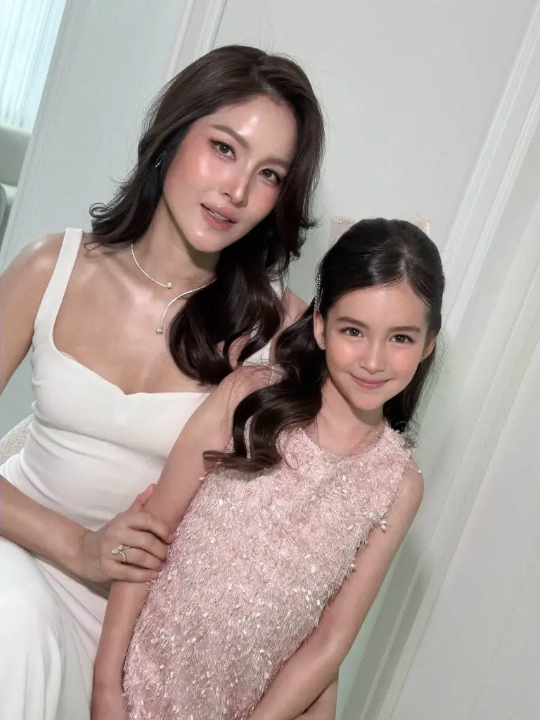 ลูกสาว "กวาง ฟ้ารุ่ง" สวยปังเป็นไวรัล แฟนคลับเชียร์เดินตามรอยแม่