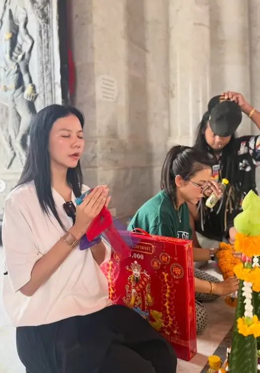 "จ๊ะ นงผณี" เผยเลขหางประทัด หลังขอพรศาลหลักเมืองนครศรีธรรมราช