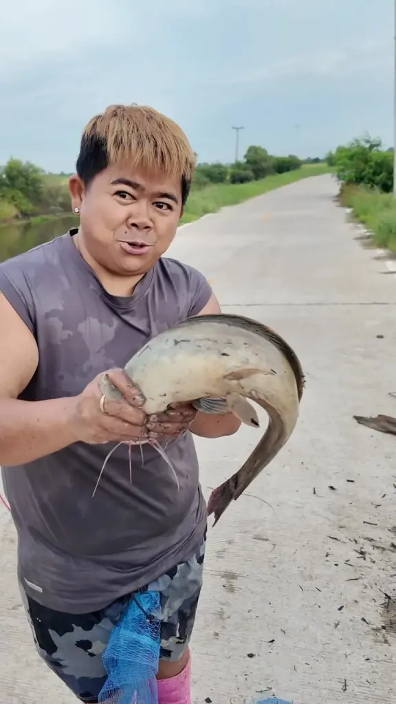 สุขที่แท้จริง "โก๊ะตี๋" เผยโมเมนต์ติดดิน ควงแฟนสาว ลุยจับปลา
