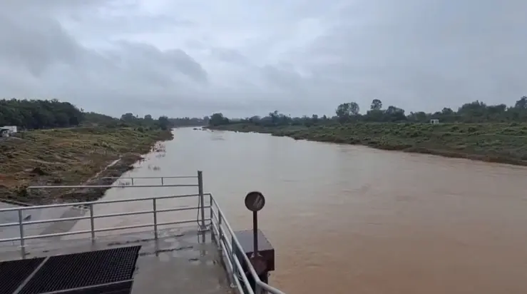 ฝนถล่มศรีสัชนาลัยจม 5 ตำบล น้ำป่าทะลักซัด 320 ครัวเรือน 