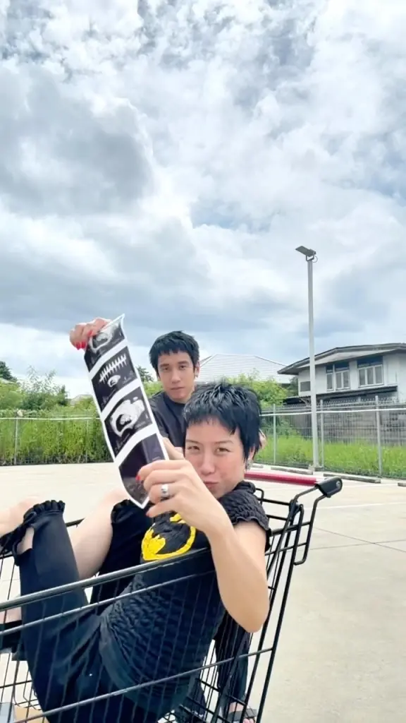 เบบี๋คนแรกมาแล้ว "พลอย หอวัง" ควงสามี   โชว์ภาพอัลตราซาวด์
