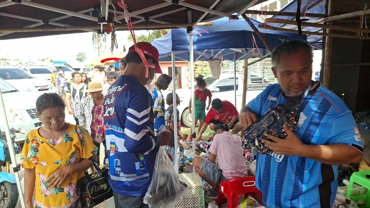 คึกคักในรอบปี! คนไทยแน่นตลาดช่องจอม กระตุ้นเศรษฐกิจชายแดน