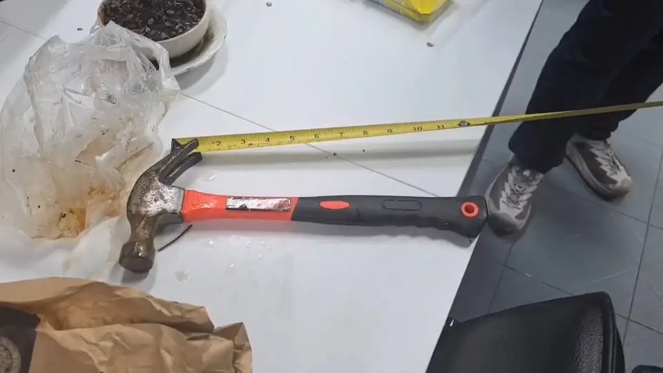 คนอุทัยธานีดุ ฉุนถูกว่าร้องเพลงไม่ชัด ใช้ค้อนทุบหัวดับ