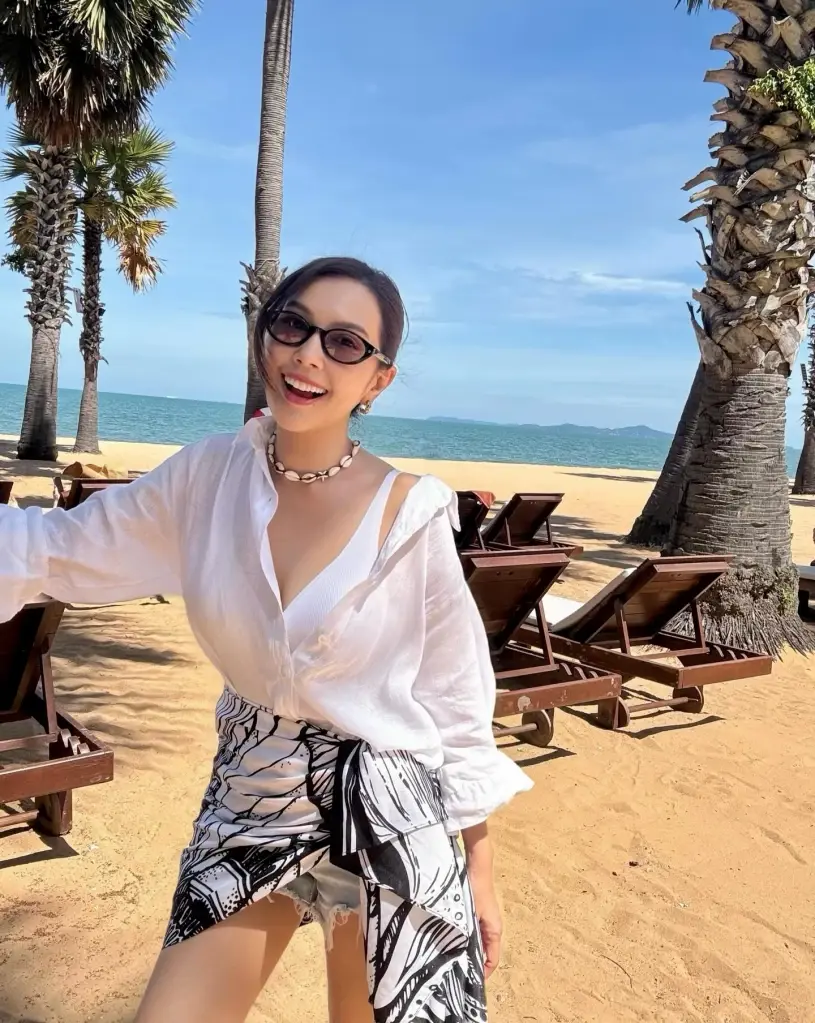 สวยสู้กาลเวลา  "ยุ้ย ปัทมวรรณ" ฉลองวัย 50  หน้าเด็กทำแฟนคลับอึ้ง