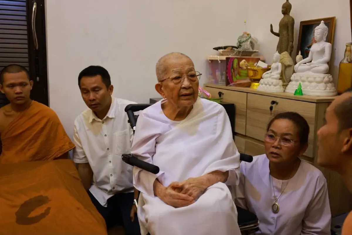 เผยภาพ “แม่ชีบัวตูม” พี่สาวแท้ๆ “หลวงปู่จื่อ” เฝ้าดูแลสังขารพระน้องชาย