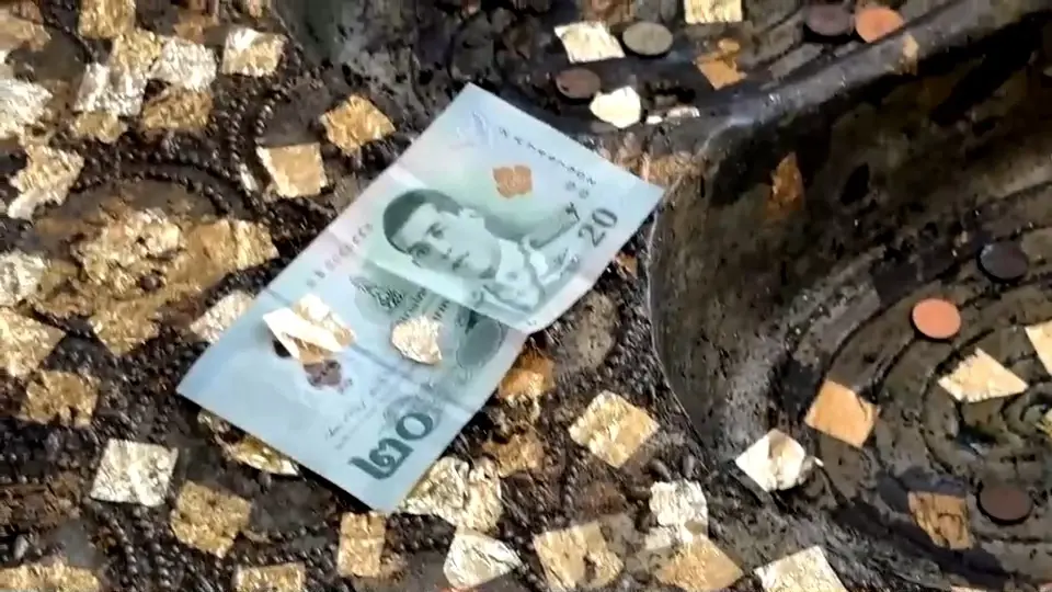 รวบคุณยายวัย 69 ฉกเงินวัดสมานฯ ค้นกระเป๋าอึ้งพบบัตรประชาชนเพียบ!