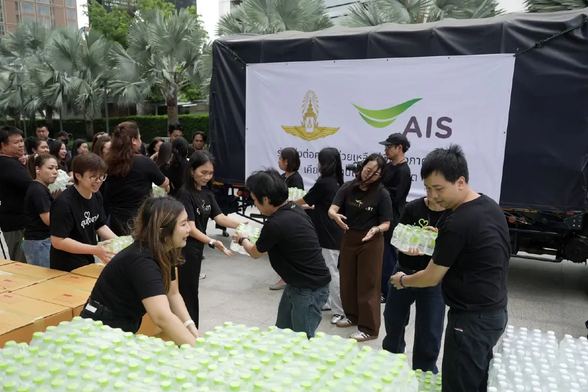 AIS ระดมพนักงานอุ่นใจอาสา แพ็คถุงยังชีพช่วยผู้ประสบภัย จ.น่าน  ผนึกกองทัพอากาศ-กองทัพไทย