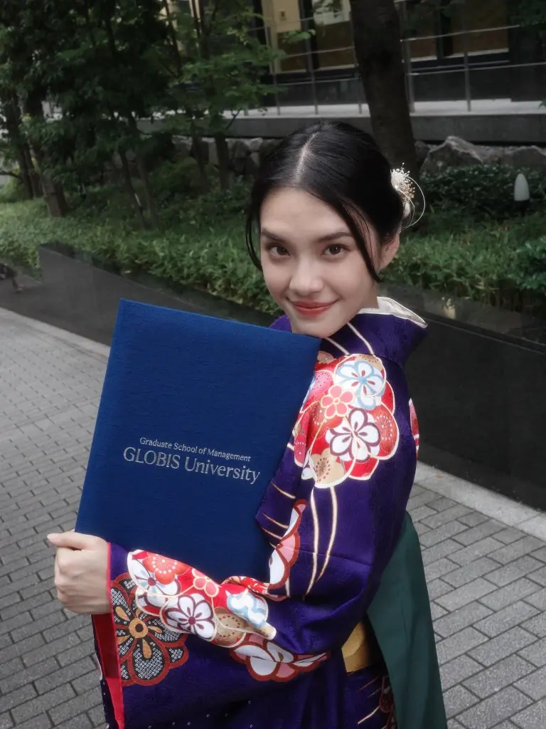 อีกหนึ่งก้าวสุดภาคภูมิ  "เฌอปราง อารีย์กุล" เรียนจบ ป.โท ญี่ปุ่น 