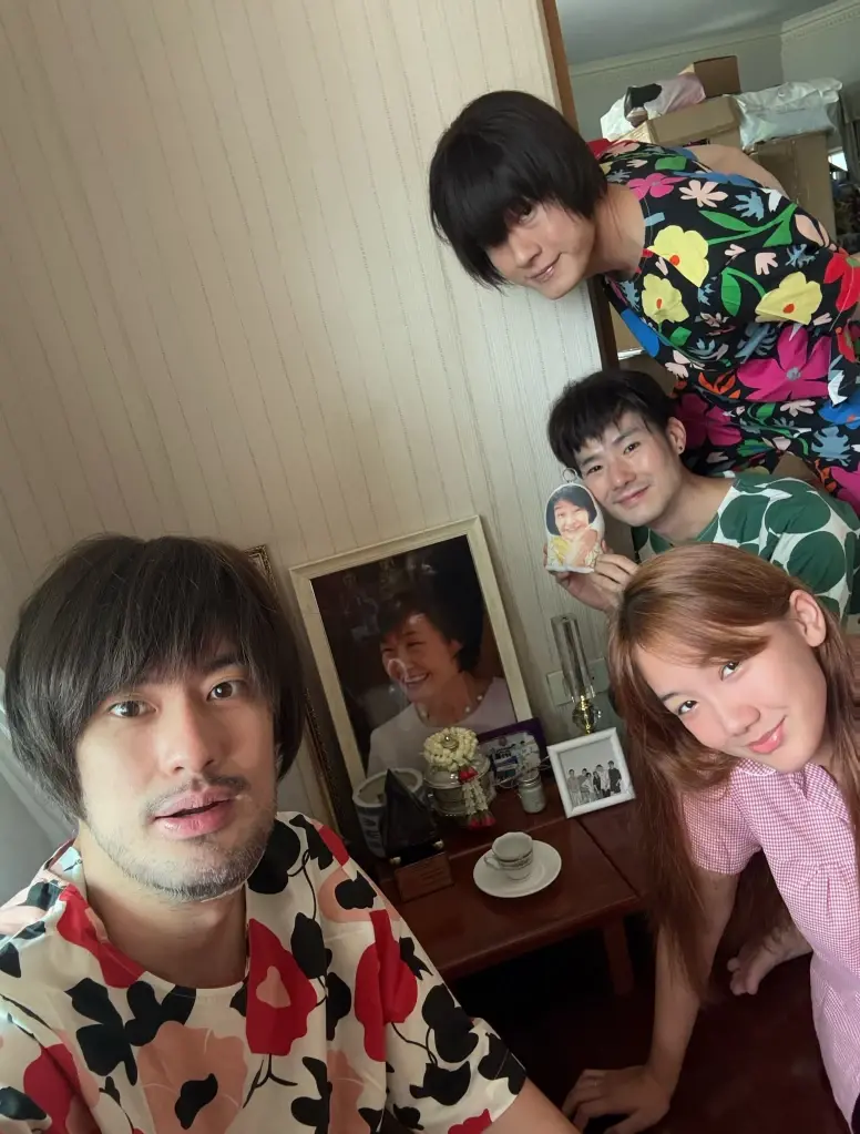 "บอย ปกรณ์" นำทีมพี่ชาย จัดเต็มรับพวงมาลัยเนื่องในวันแม่