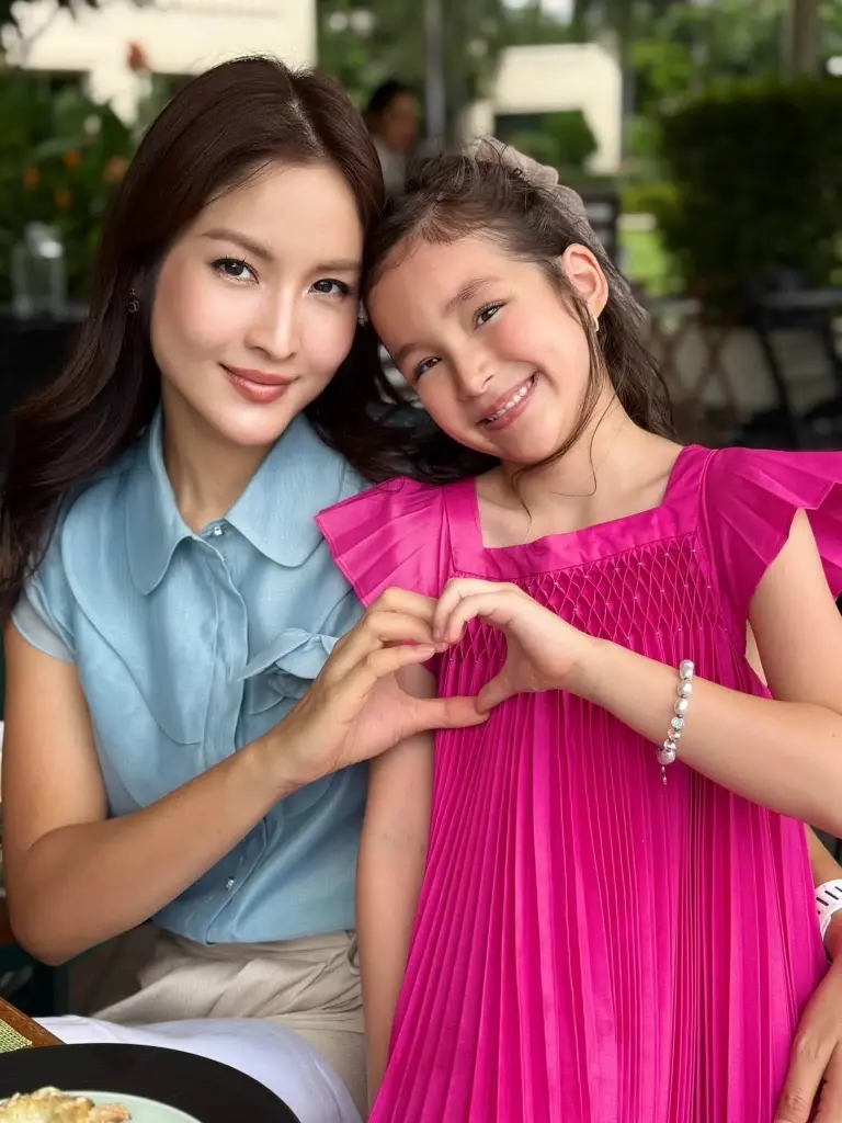ลูกสาว "กวาง ฟ้ารุ่ง" สวยปังเป็นไวรัล แฟนคลับเชียร์เดินตามรอยแม่