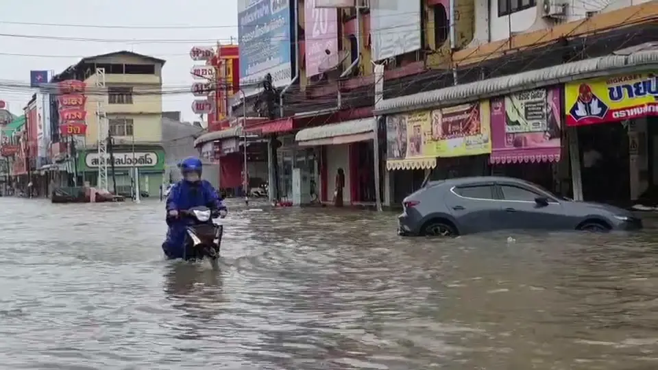 หนักสุดรอบ 30 ปี! นครพนมจมบาดาล ฝนถล่ม 107 มม. ท่วมย่านเศรษฐกิจ