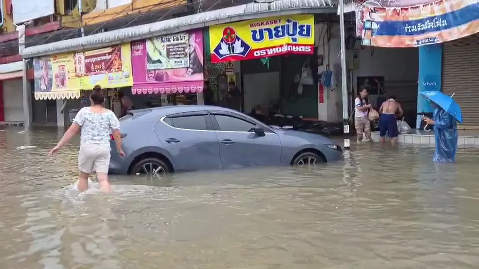 หนักสุดรอบ 30 ปี! นครพนมจมบาดาล ฝนถล่ม 107 มม. ท่วมย่านเศรษฐกิจ