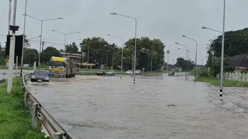 หนักสุดรอบ 30 ปี! นครพนมจมบาดาล ฝนถล่ม 107 มม. ท่วมย่านเศรษฐกิจ