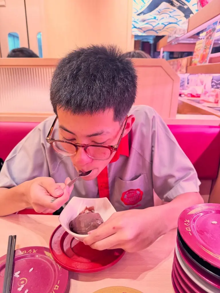 นานๆ เห็นที  "น้องคีตะ" ลูกชาย "ลีโอ พุฒ" ฉายออร่าความหล่อวัย 17 ปี