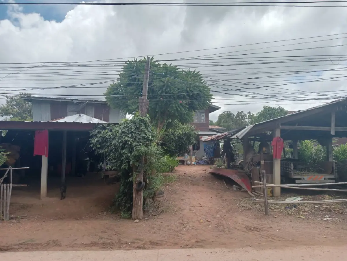 ชาวบ้านกาฬสินธุ์ แขวนผ้าแดงหน้าบ้าน ผวา ผีแม่ม่ายคร่าชีวิต