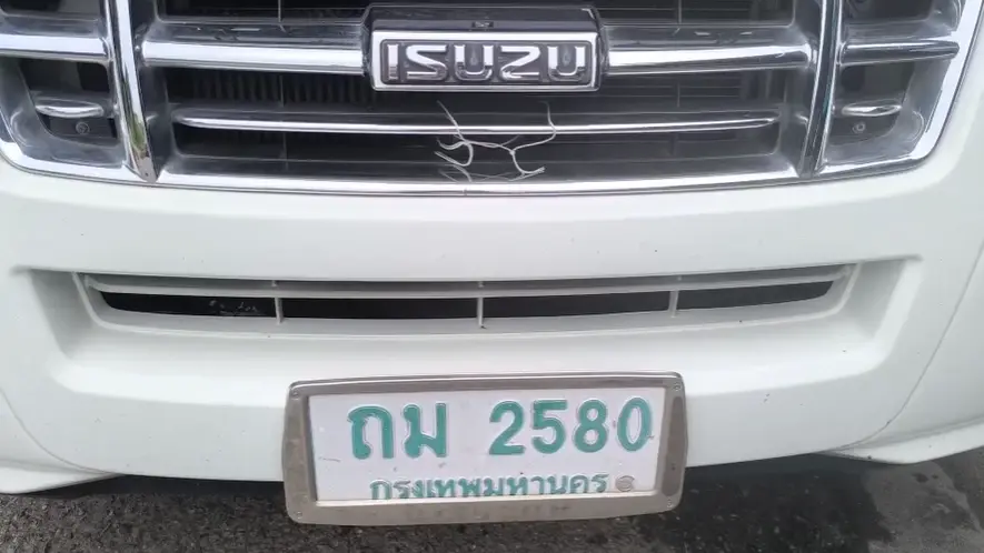 ฮือฮา ลูกงูเหลือมเลื้อยเข้าบ้าน ซุกเหล็กดัด แห่ส่องบ้านเลขที่