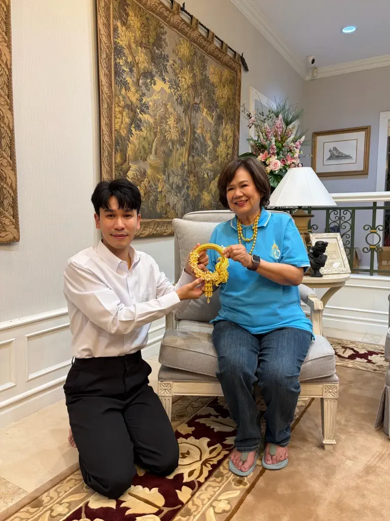 พีท กันตพร โพสต์ภาพกราบคุณแม่วันแม่ 2569 มอบพวงมาลัยทองคำแท้  
