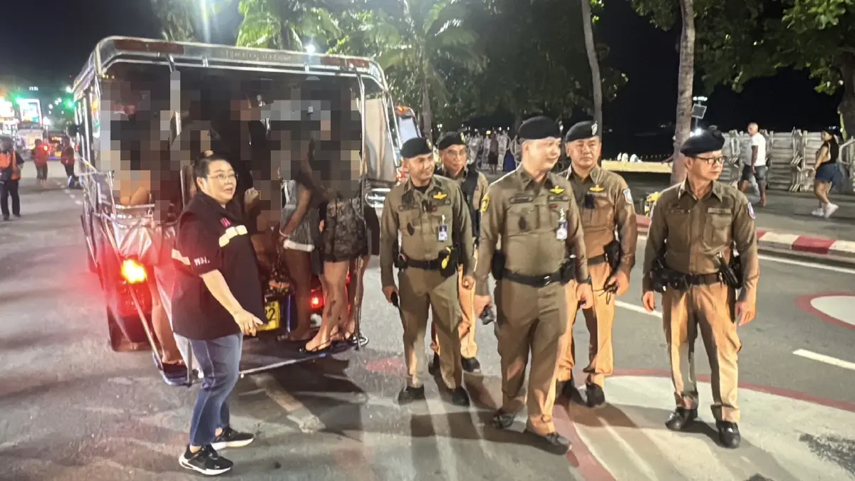 พม.ชลบุรีจับมือตำรวจพัทยา ลุยตรวจชายหาดจับค้าประเวณี 25 ราย